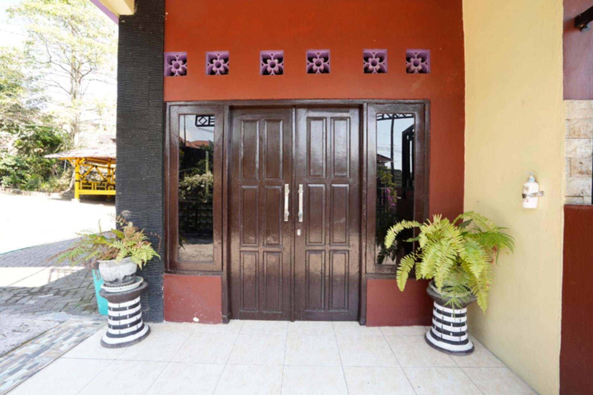 OYO 927 Carina Hotel Claket Exterior foto